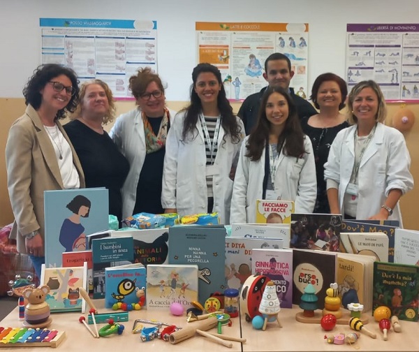  Il Coraggio di Vivere dona giochi e accessori per neonati al Consultorio di Roverbella 