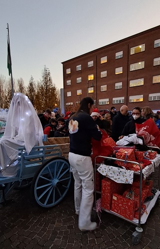 Un sorriso per i bambini del Carlo Poma grazie a