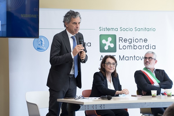 Robot, sale operatorie, angiografo e simulatore ostetrico: nuovi tagli del nastro con Regione all’ospedale di Mantova