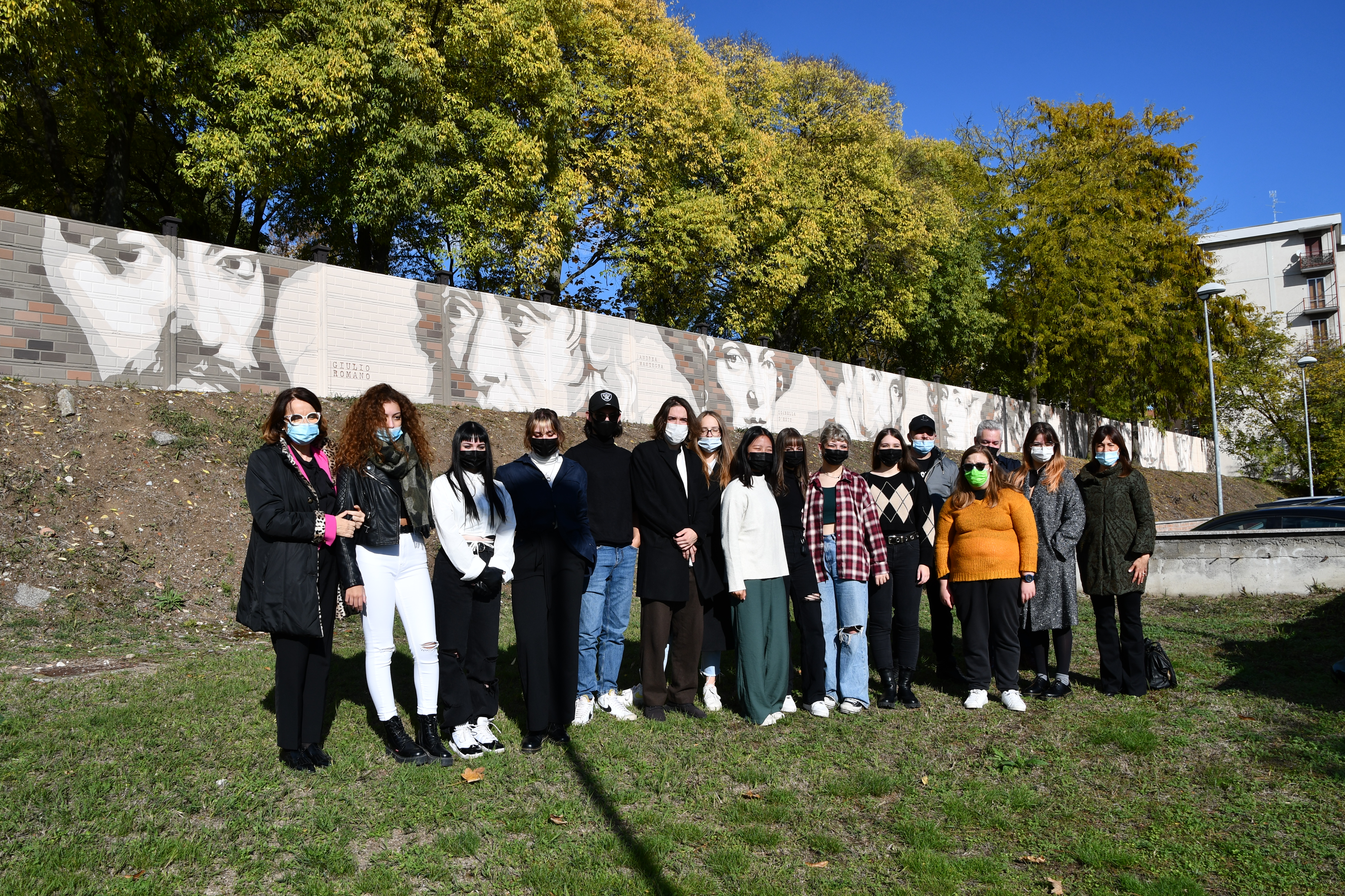 Wallart, conclusa l'opera da 295 metri sul muro del Poma