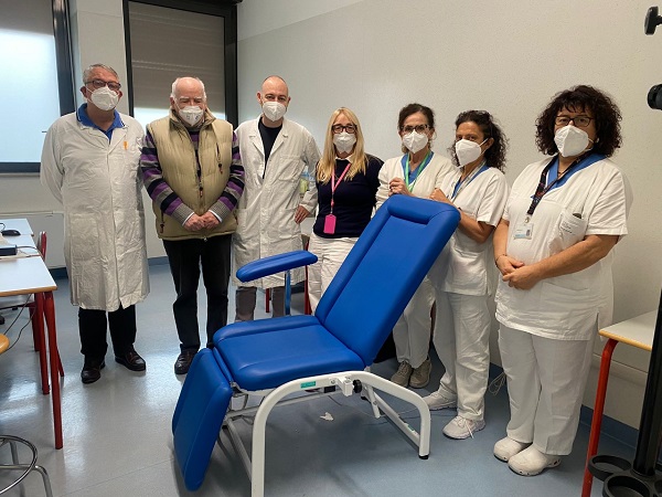 Ail Mantova dona una poltrona e due monitor all'ospedale di Bozzolo